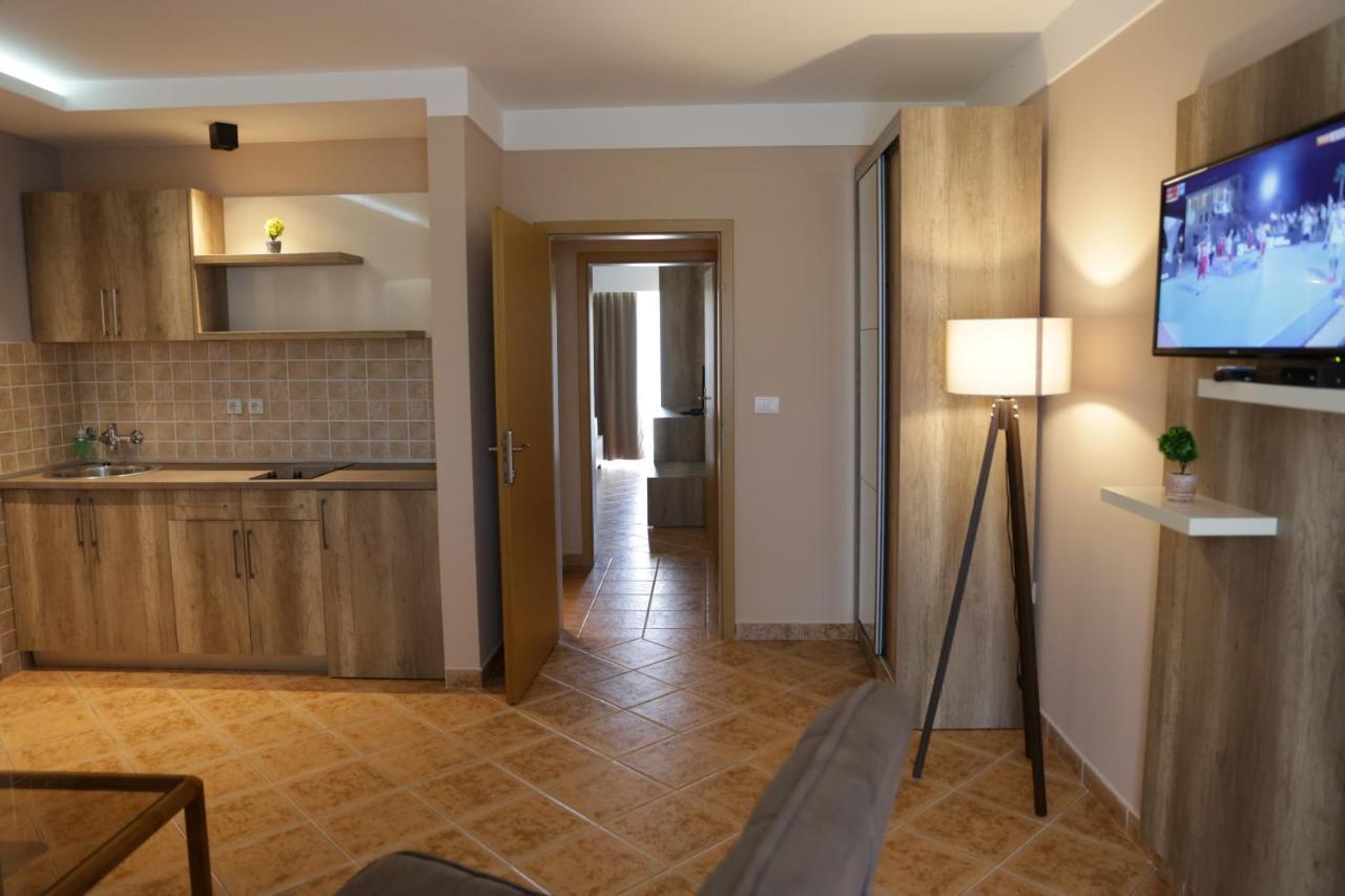 Hotel Comfort Улцинь Екстер'єр фото