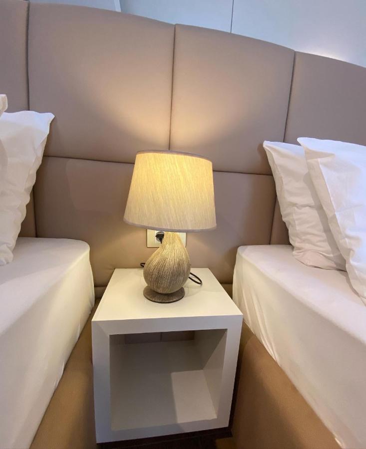 Hotel Comfort Улцинь Екстер'єр фото