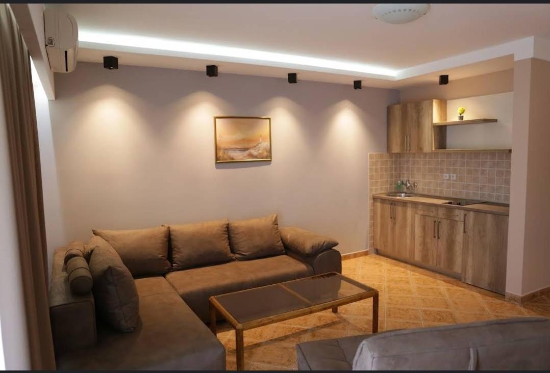 Hotel Comfort Улцинь Екстер'єр фото