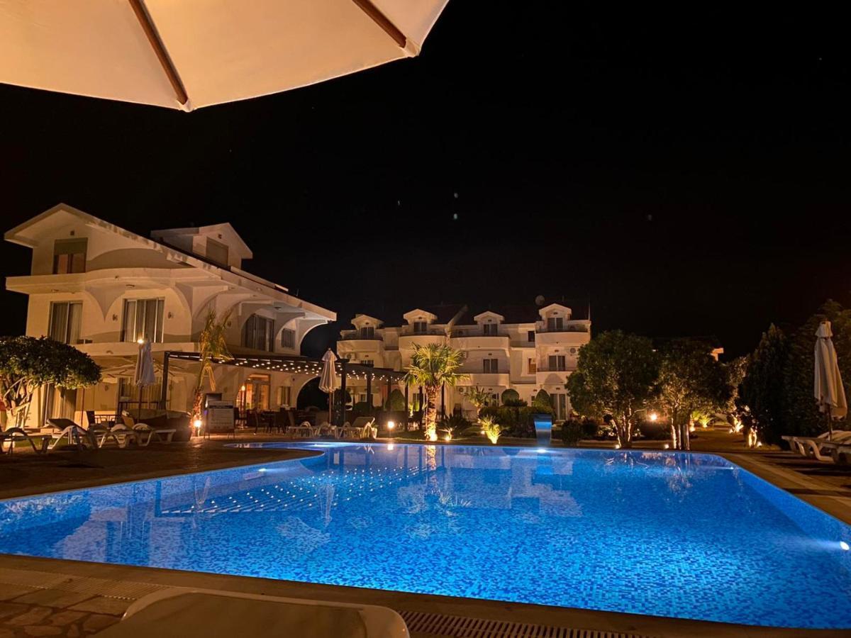 Hotel Comfort Улцинь Екстер'єр фото