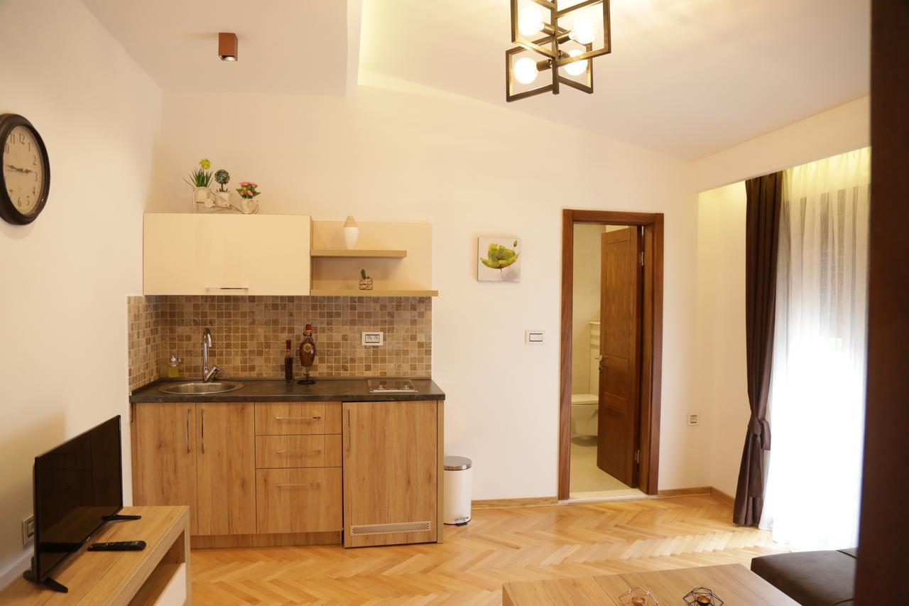 Hotel Comfort Улцинь Екстер'єр фото
