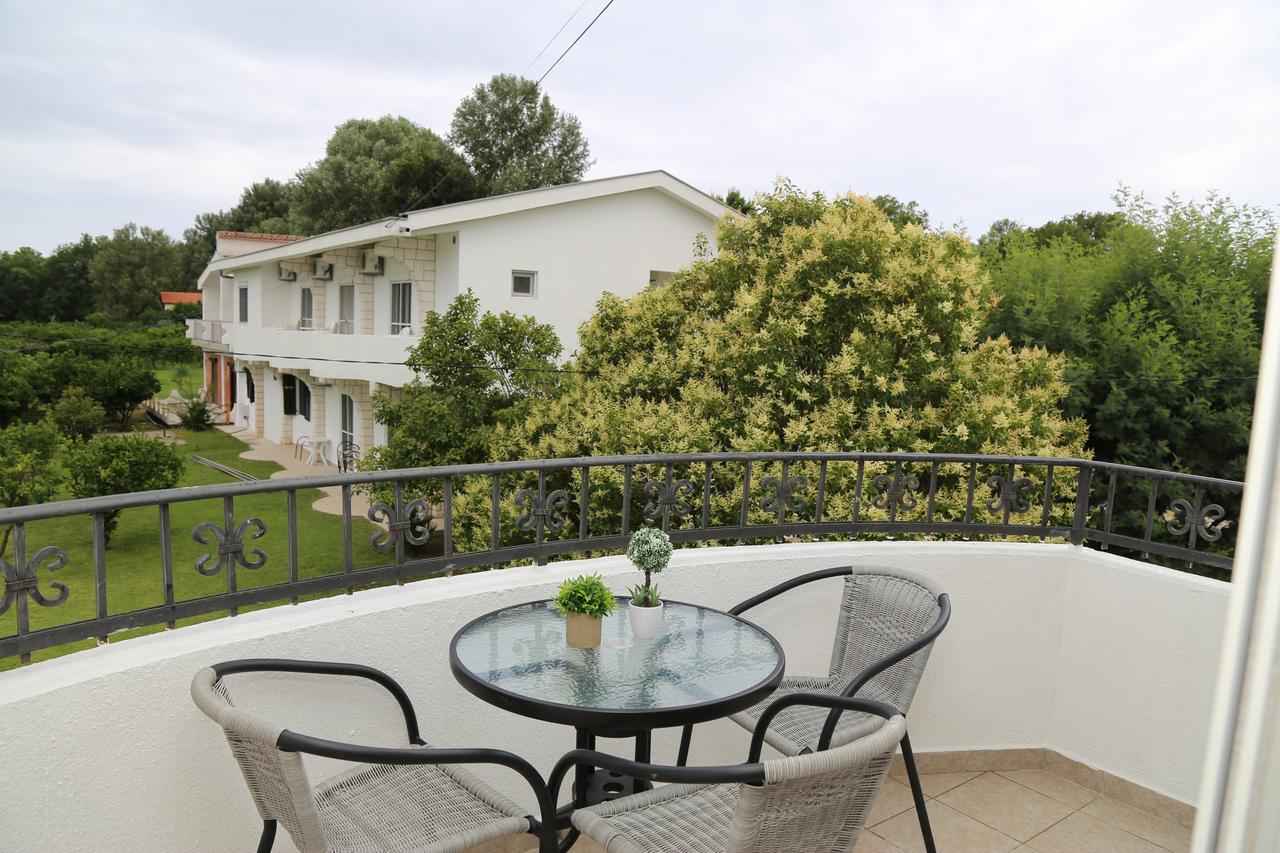 Hotel Comfort Улцинь Екстер'єр фото