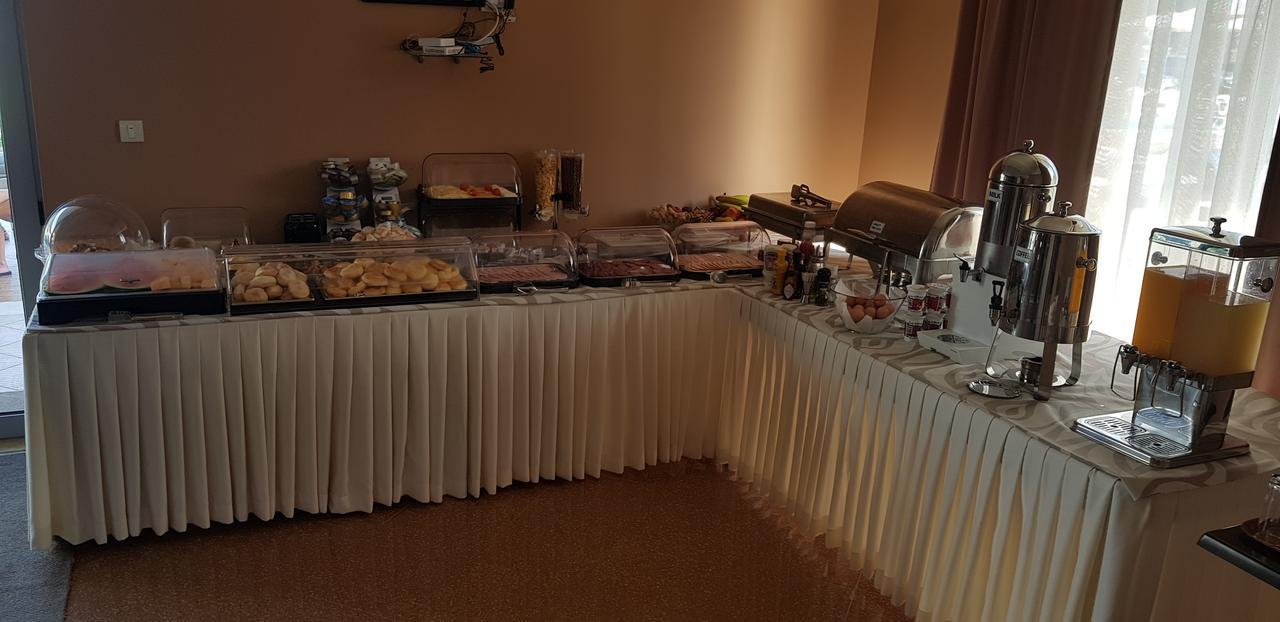 Hotel Comfort Улцинь Екстер'єр фото